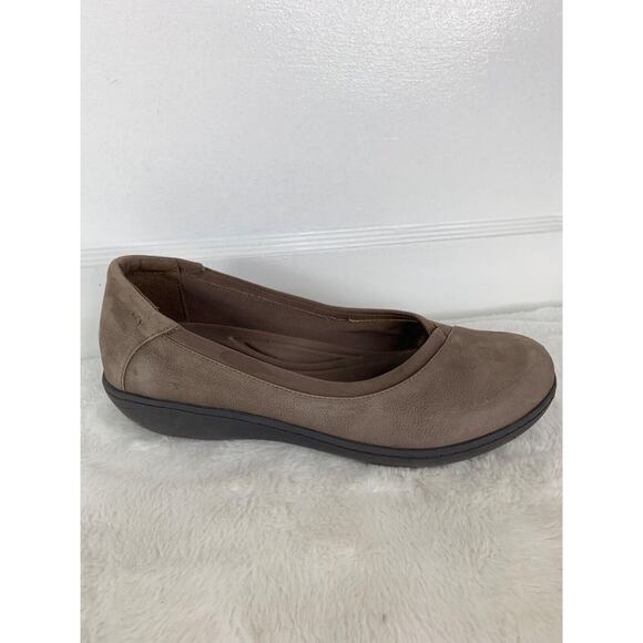 G.H. Bass & Co. Womens Taupe Suede Flats Size 10 - Picture 7 of 10